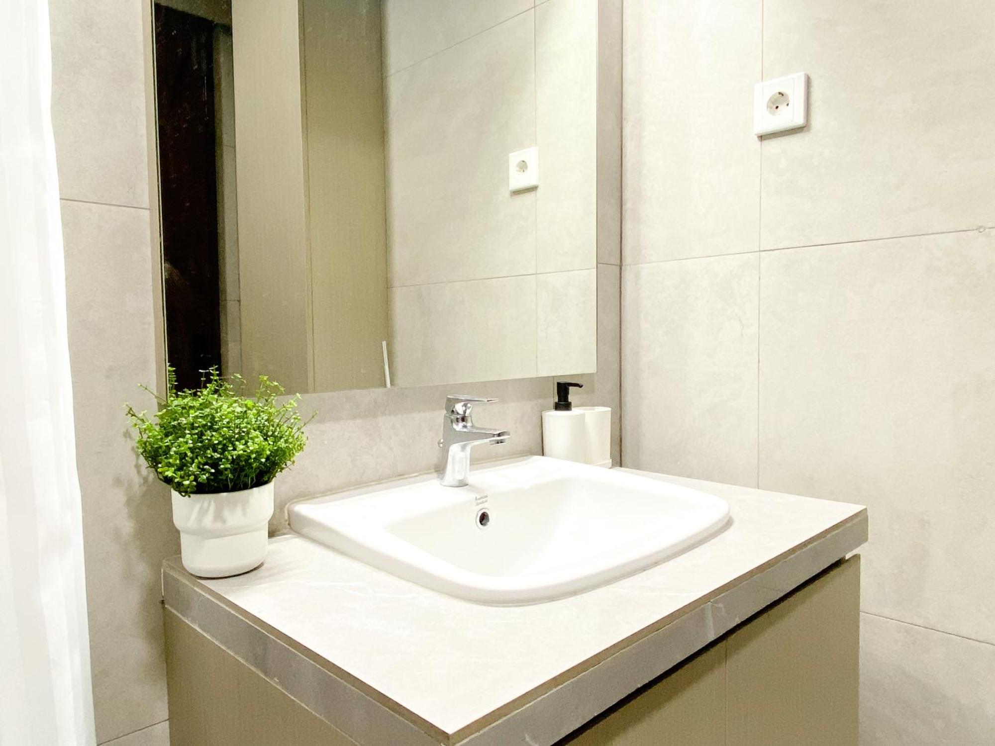 Simply And Comfortable 2Br Pollux Chadstone Apartment By Travelio Cikarang Bagian luar foto